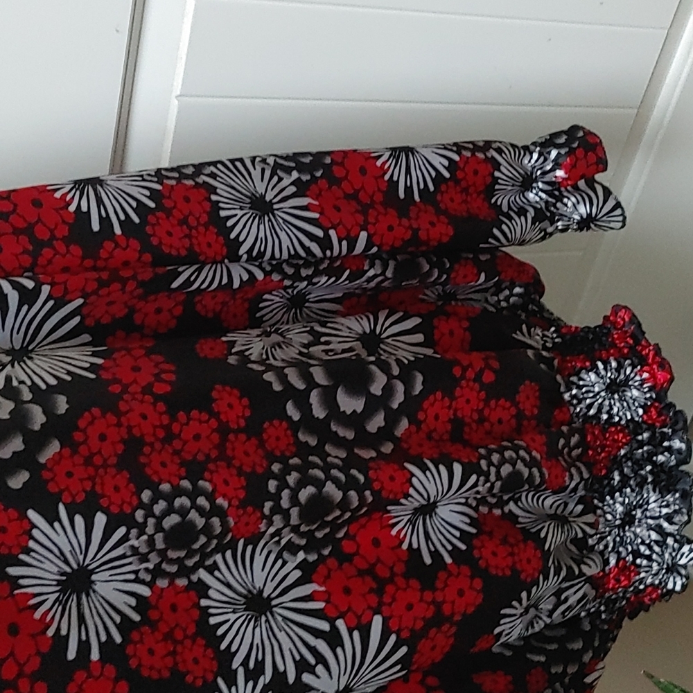 Equation black, silver and red flowers pattern long sleeve blouse Plus Size - Picture 4 of 11